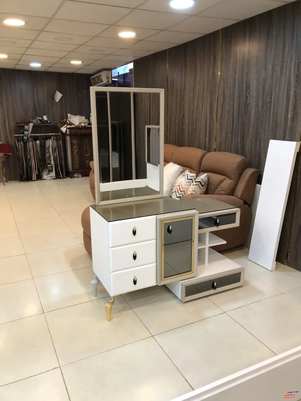 غرفة شبابي موديل 18